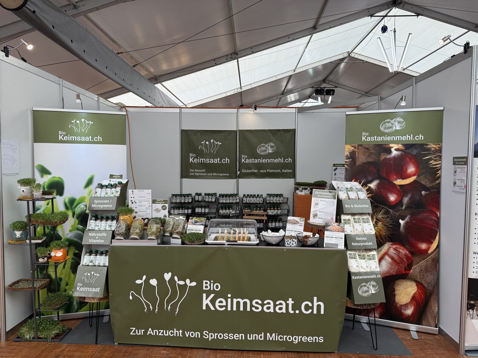 Bio Kastanienmehl.ch und Bio Keimsaat.ch Messestand mit Kastanienmehl und Kastanienflocken